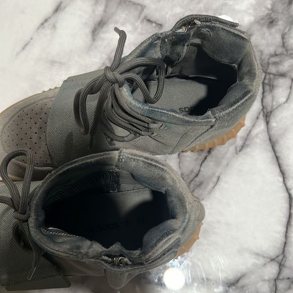 1000% Auth. Yeezy Boost 750 Light Gray Glow Gum Size 8 main image 8